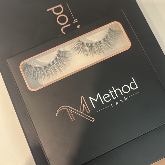 Method Lash scandal three eyelash set with the box - Picture 2 of 3
